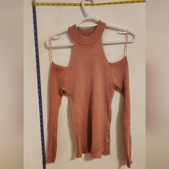 Off the shoulder long sleeve top - Picture 2 of 3